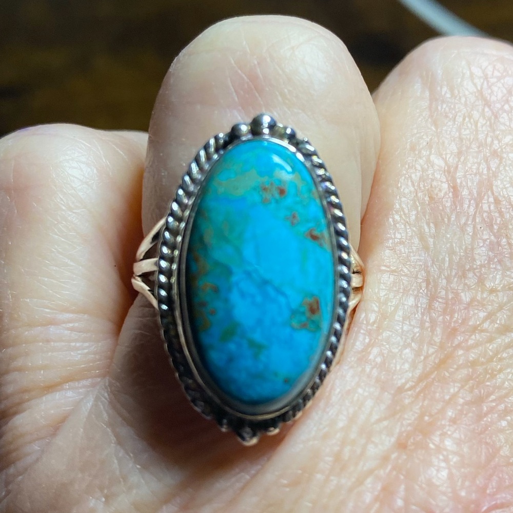 Navajo Turquoise Oval Stone set in 925 Sterling Silver Ring (Size 8) - Picture 2 of 7